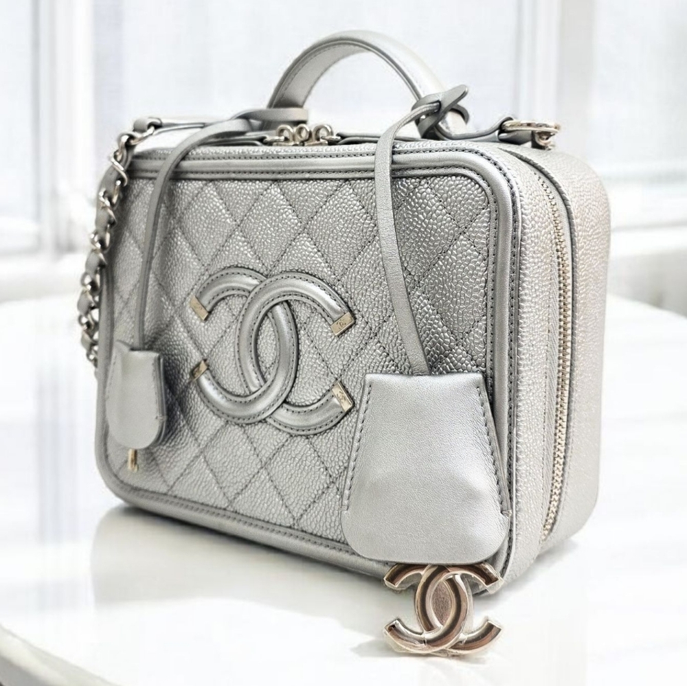 ✨️Excellent Condition Authentic CHANEL Silver Caviar Leather MEDIUM Vanity Bag - Picture 14 of 16